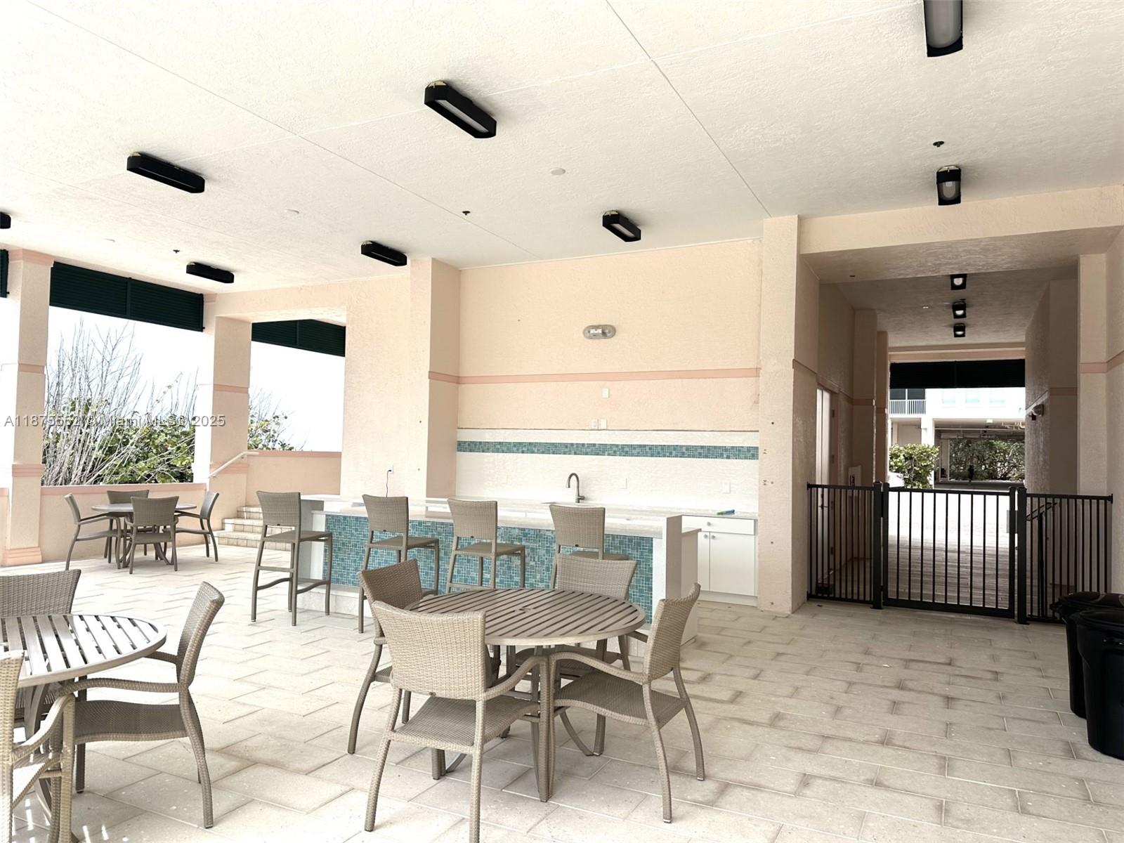 BAREFOOT BEACH CLUB - Residential