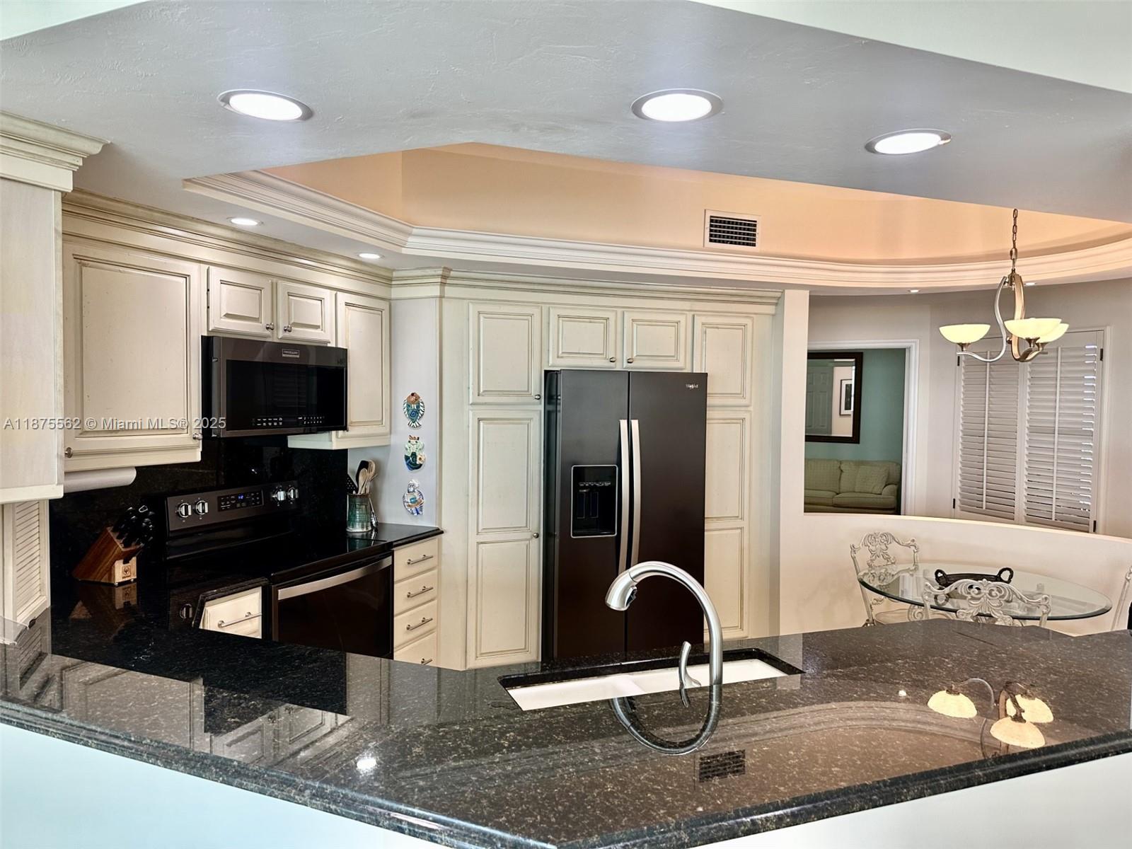 BAREFOOT BEACH CLUB - Residential