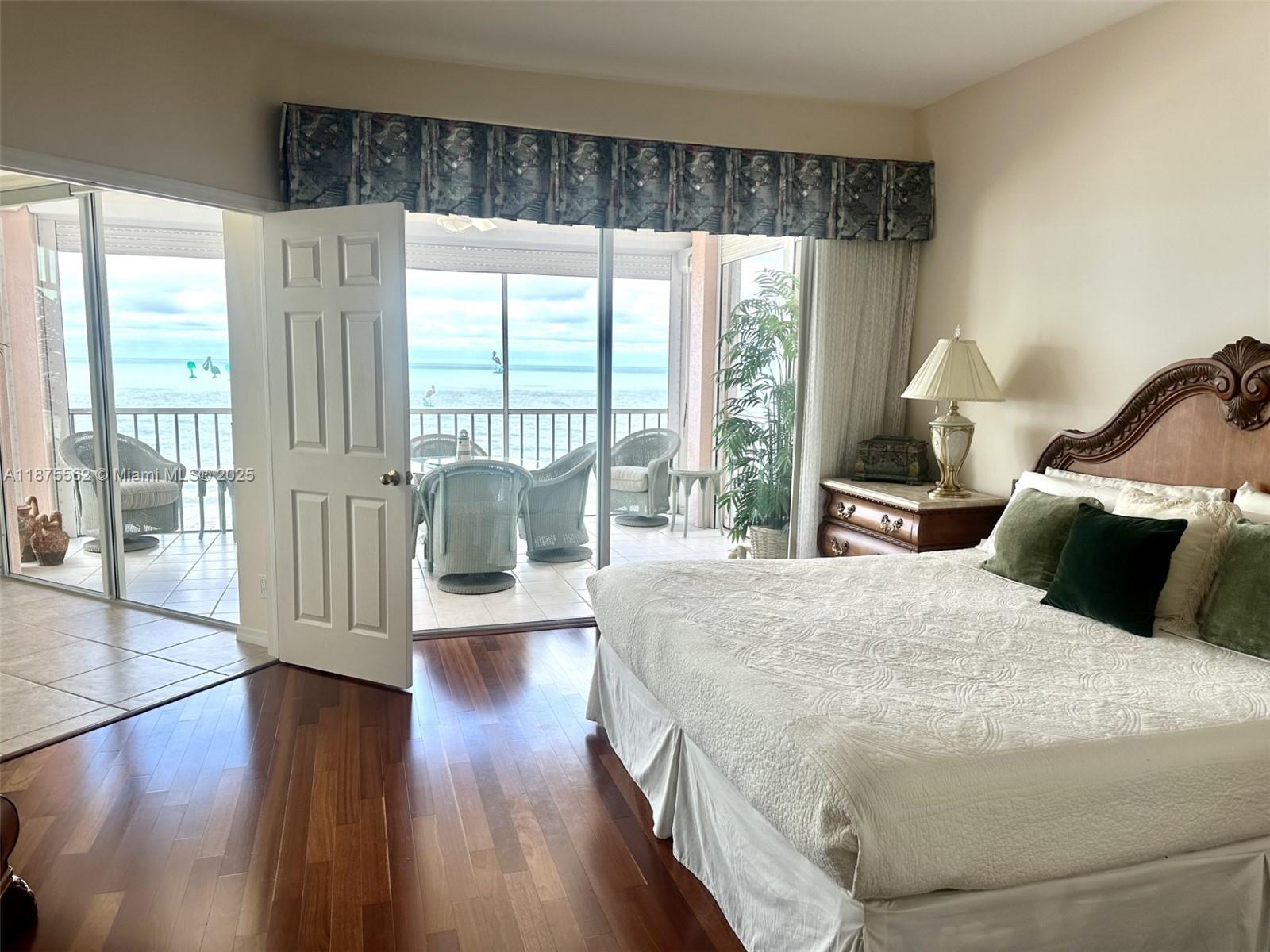 BAREFOOT BEACH CLUB - Residential