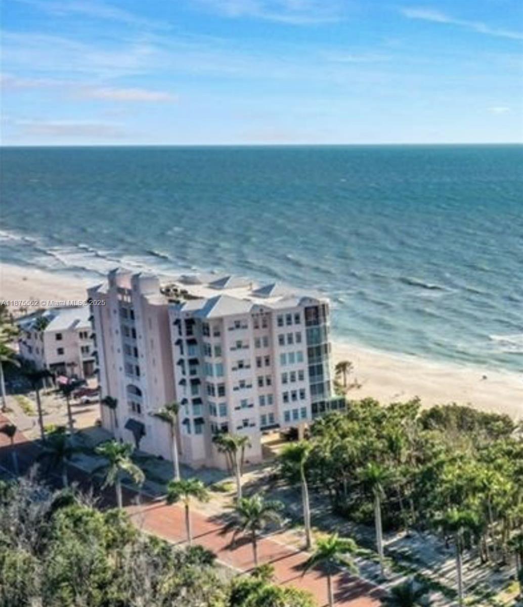 BAREFOOT BEACH CLUB - Residential