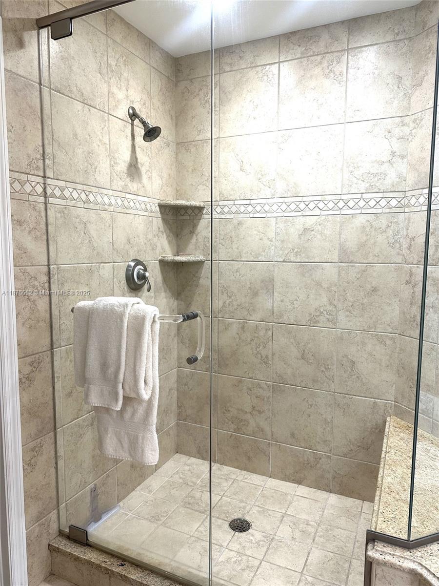 BAREFOOT BEACH CLUB - Residential