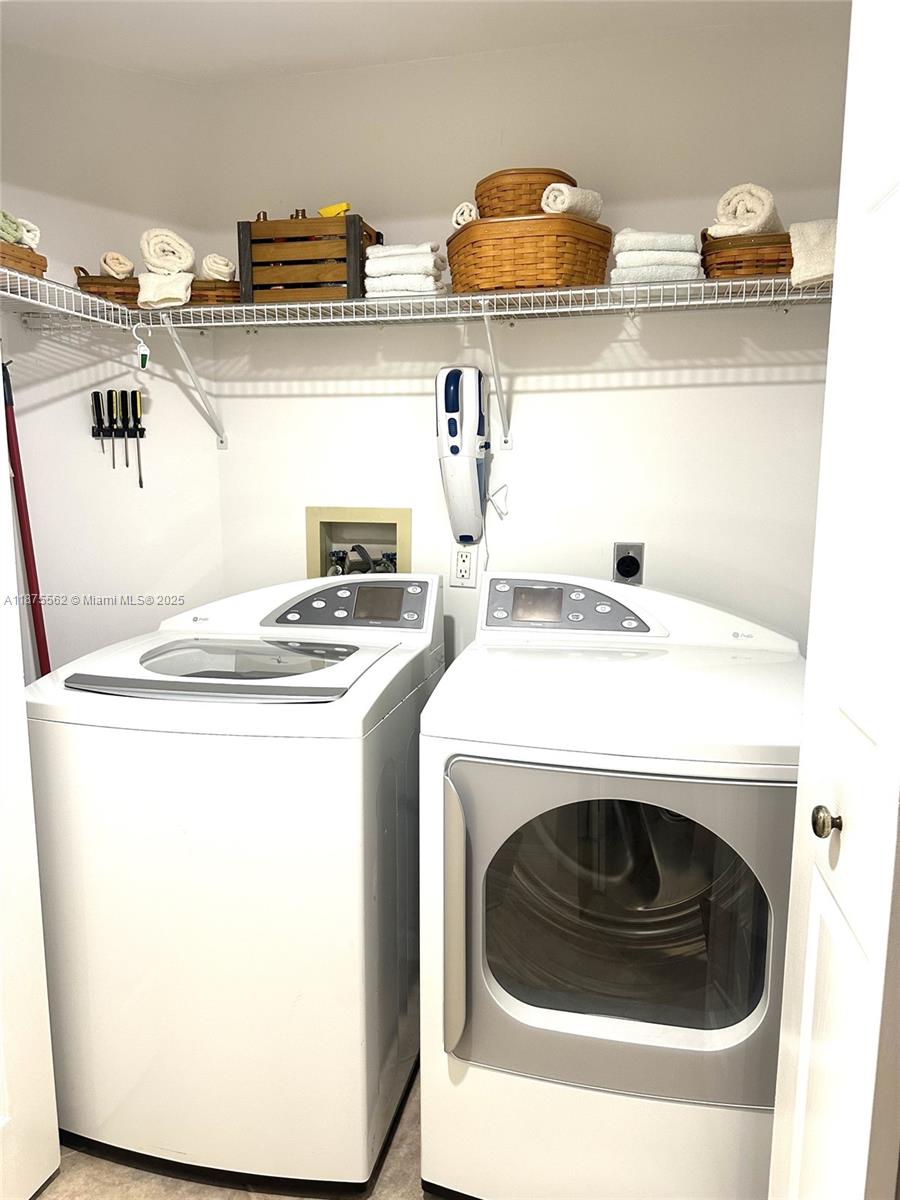 BAREFOOT BEACH CLUB - Residential