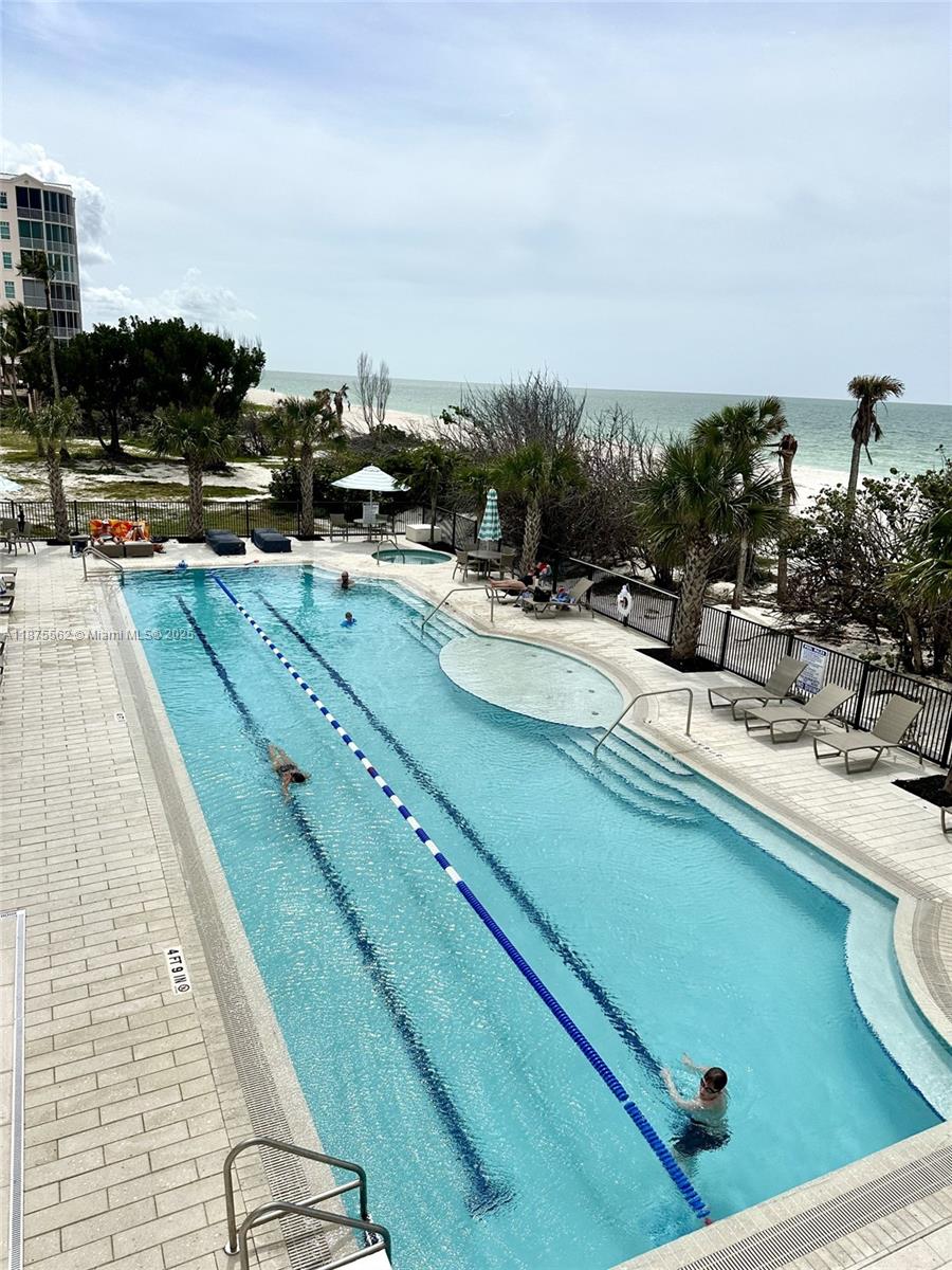 BAREFOOT BEACH CLUB - Residential