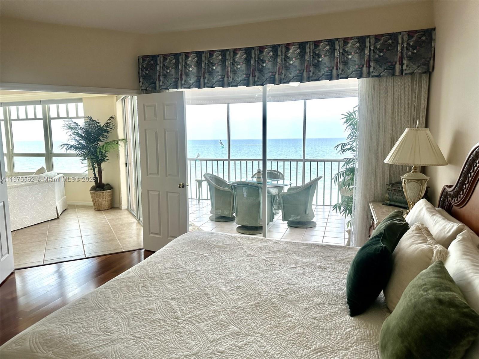 BAREFOOT BEACH CLUB - Residential