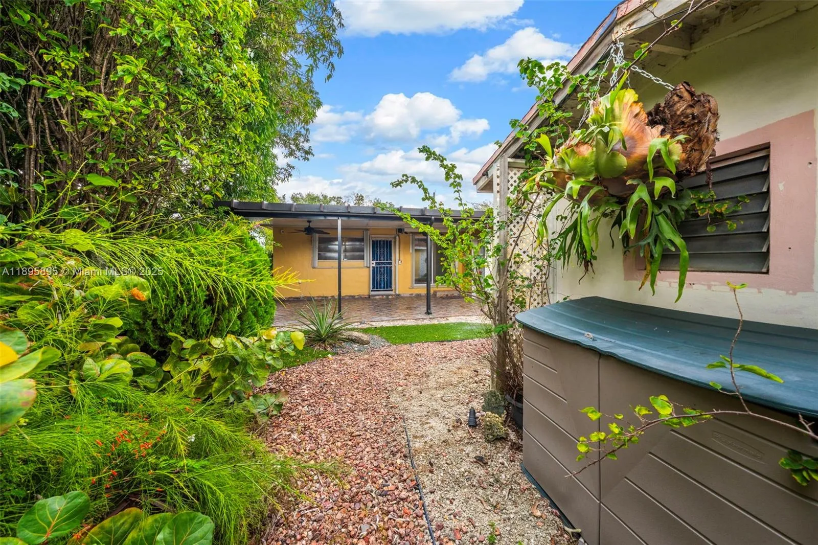 Miami, Florida 33134, United States, 5 Bedrooms Bedrooms, ,3 BathroomsBathrooms,Residential,Pending,227322