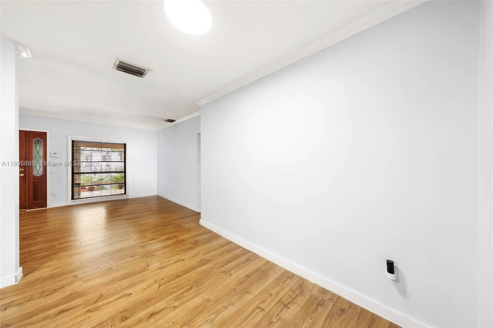 Miami, Florida 33134, United States, 5 Bedrooms Bedrooms, ,3 BathroomsBathrooms,Residential,Pending,227322