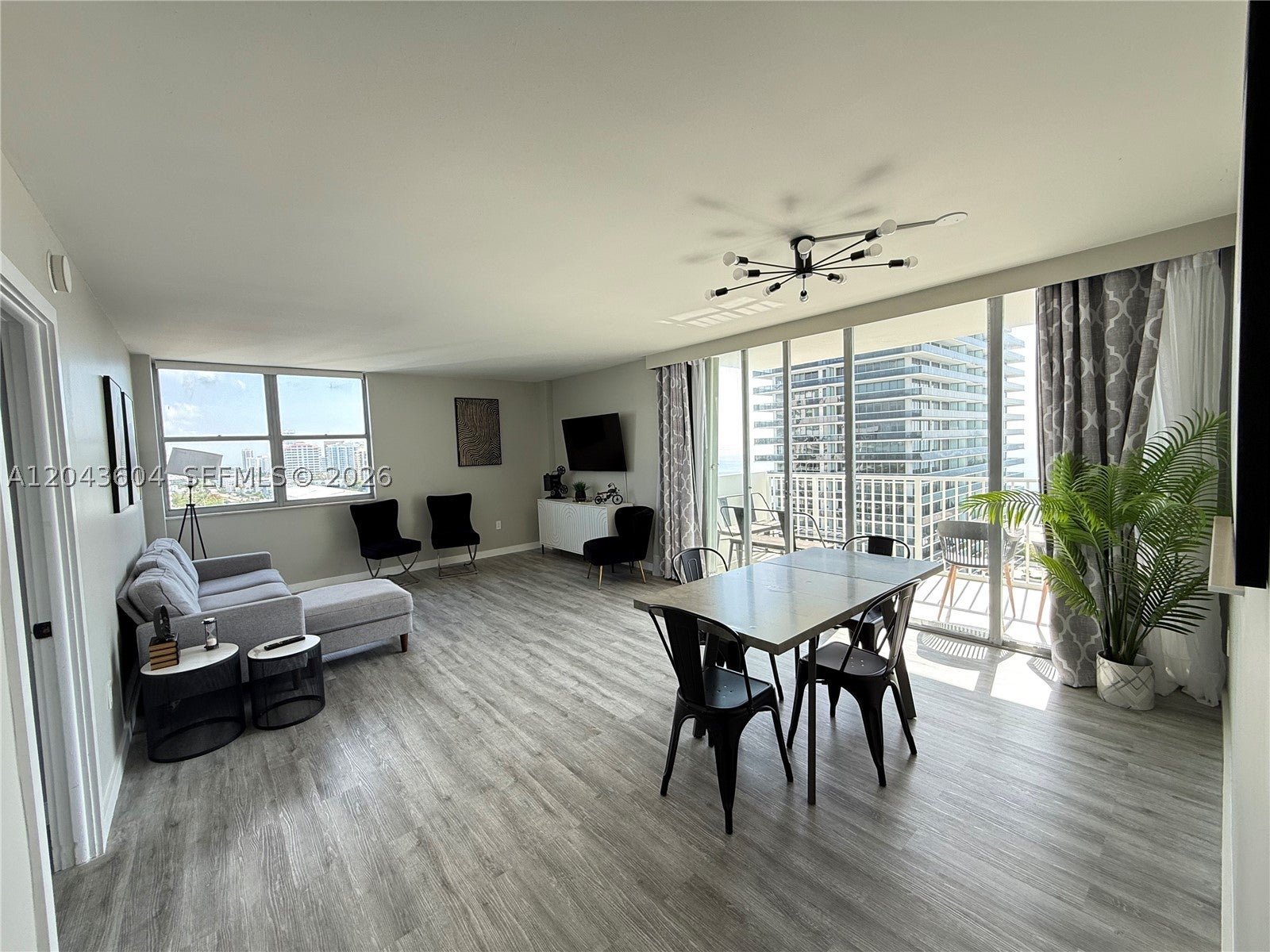 5838 Collins Ave 15H