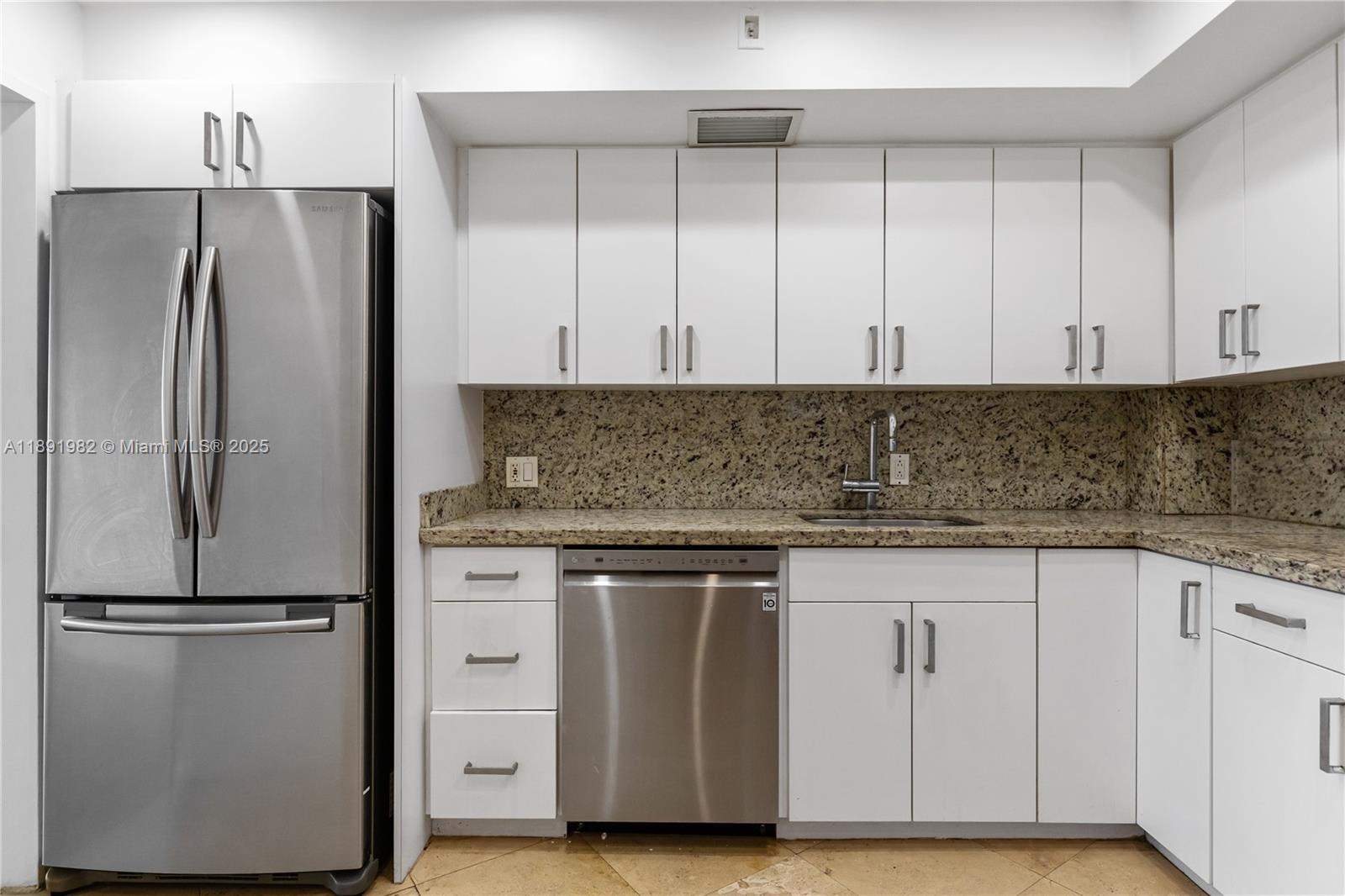 THE EXECUTIVE CONDO - Residential Lease