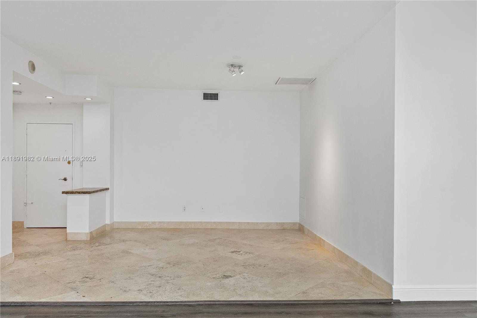 THE EXECUTIVE CONDO - Residential Lease
