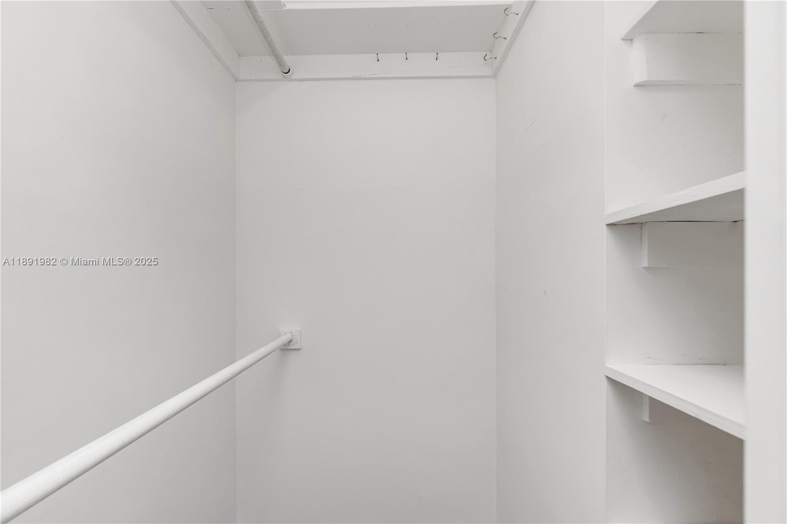 THE EXECUTIVE CONDO - Residential Lease
