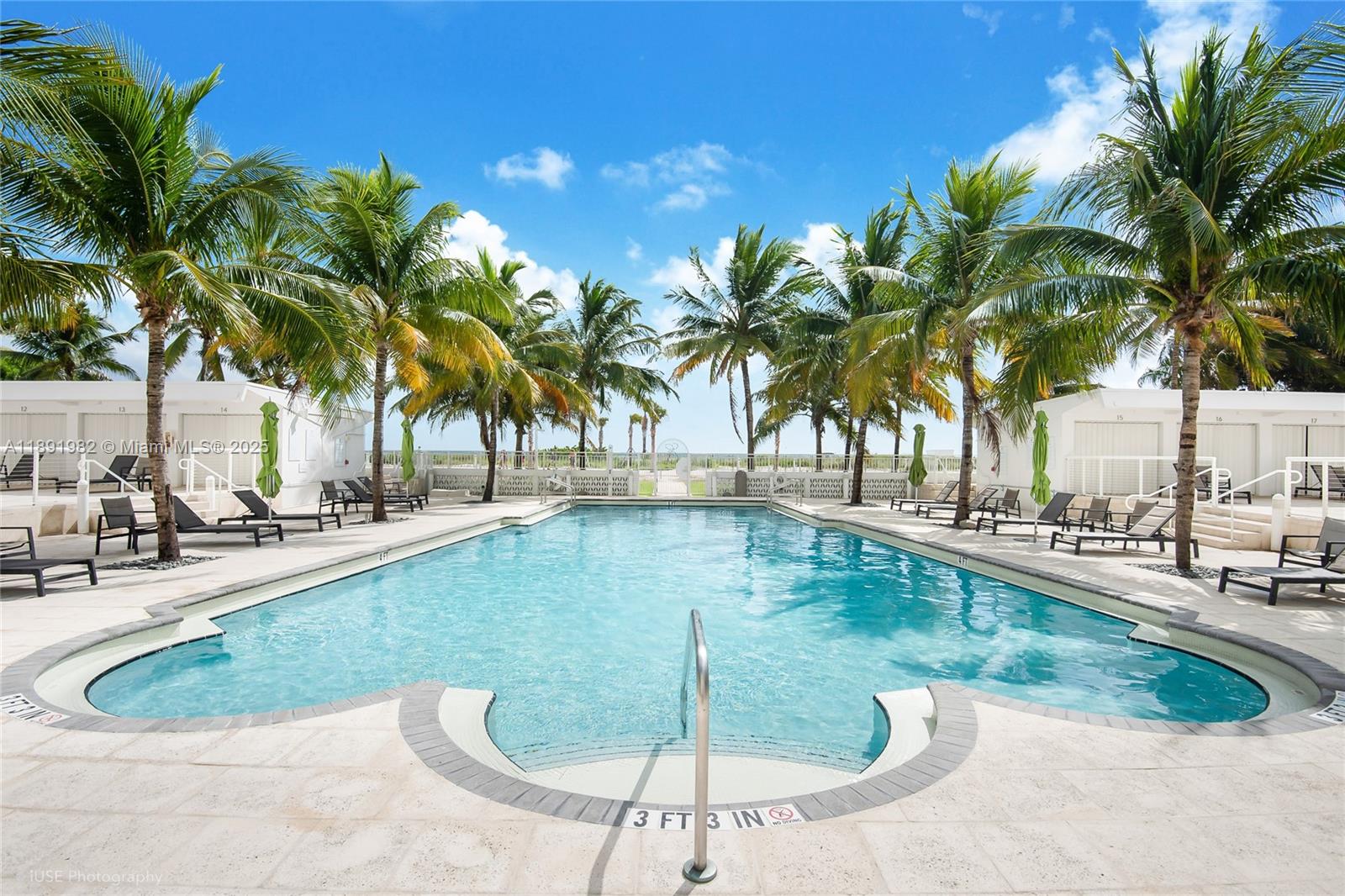 THE EXECUTIVE CONDO - Residential Lease