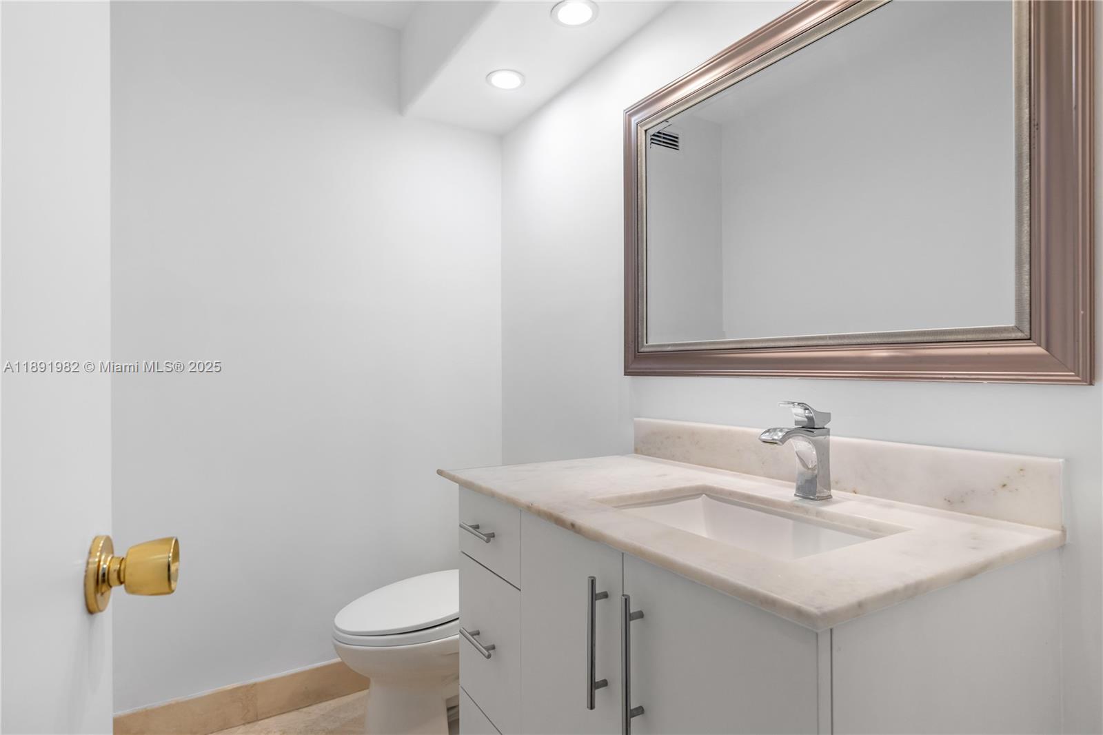 THE EXECUTIVE CONDO - Residential Lease