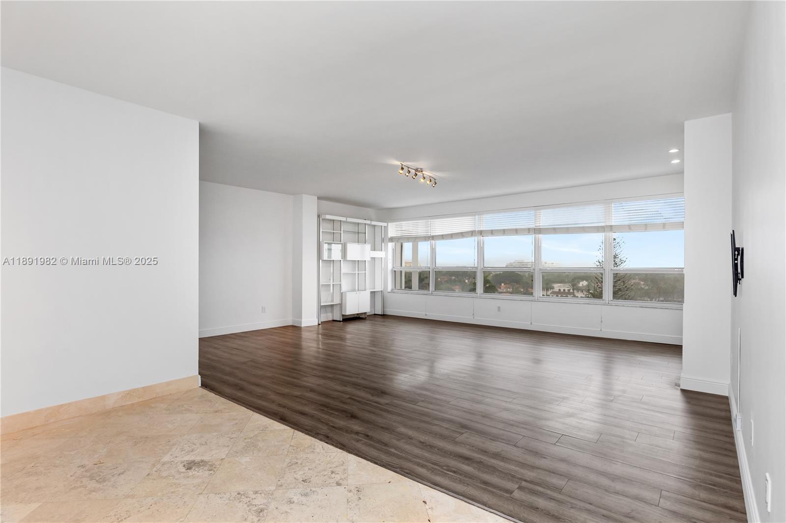 THE EXECUTIVE CONDO - Residential Lease
