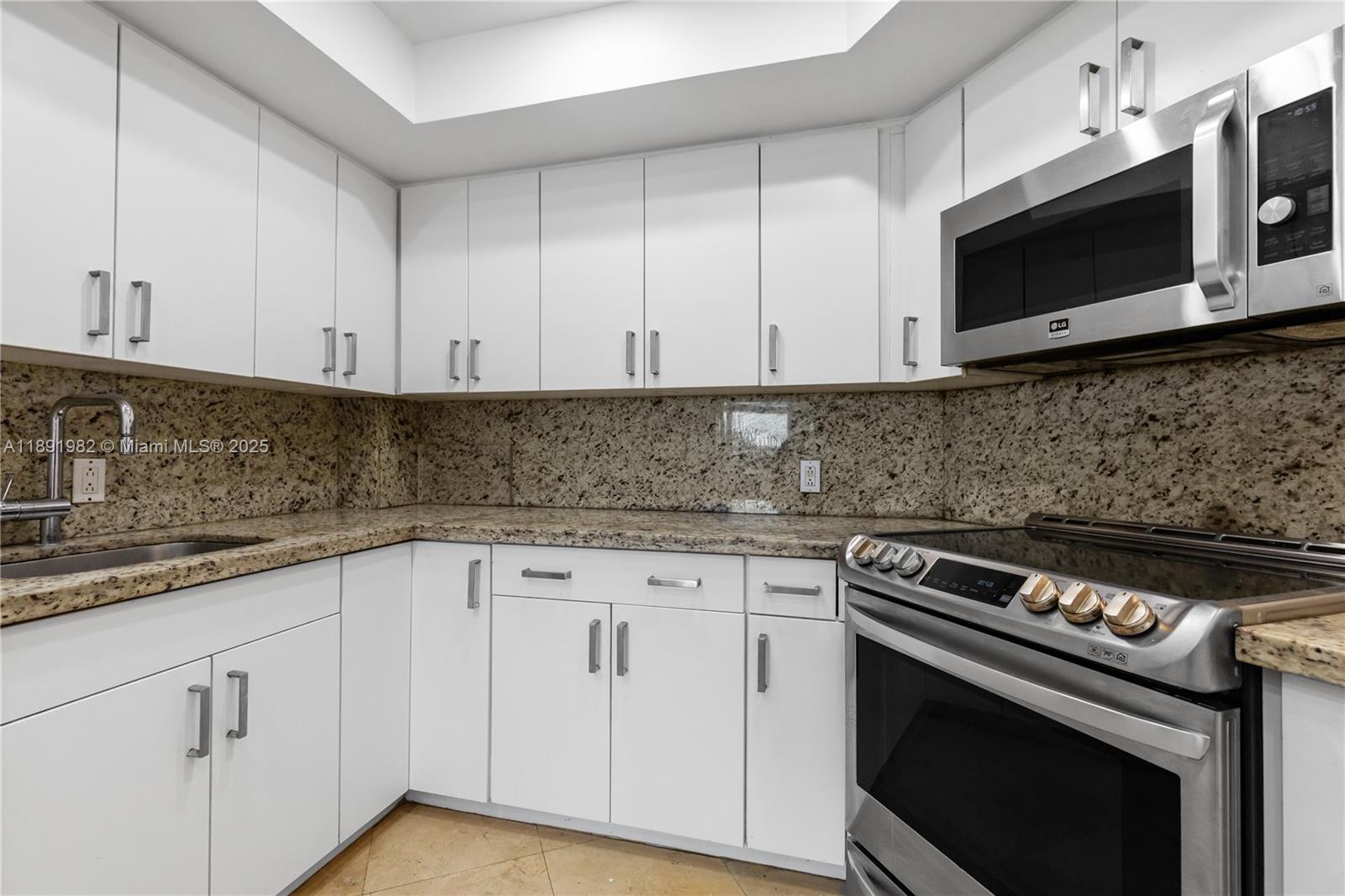 THE EXECUTIVE CONDO - Residential Lease