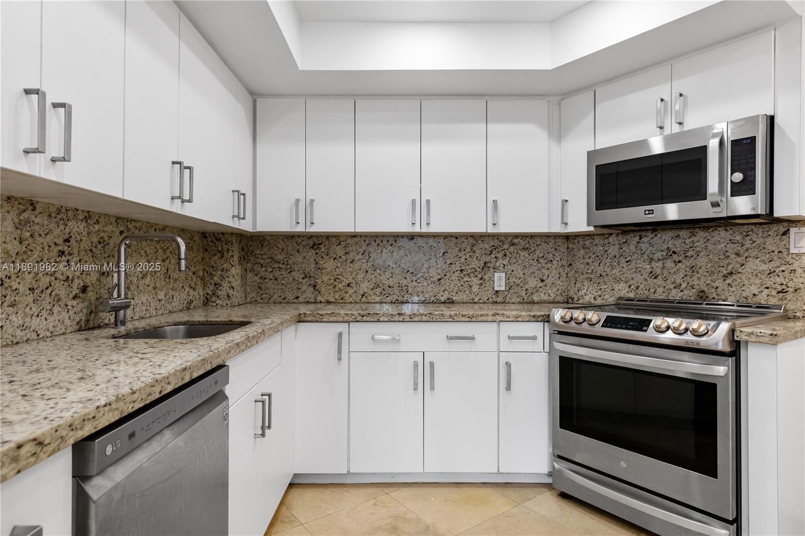THE EXECUTIVE CONDO - Residential Lease