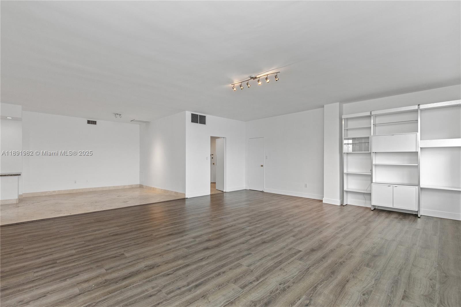 THE EXECUTIVE CONDO - Residential Lease