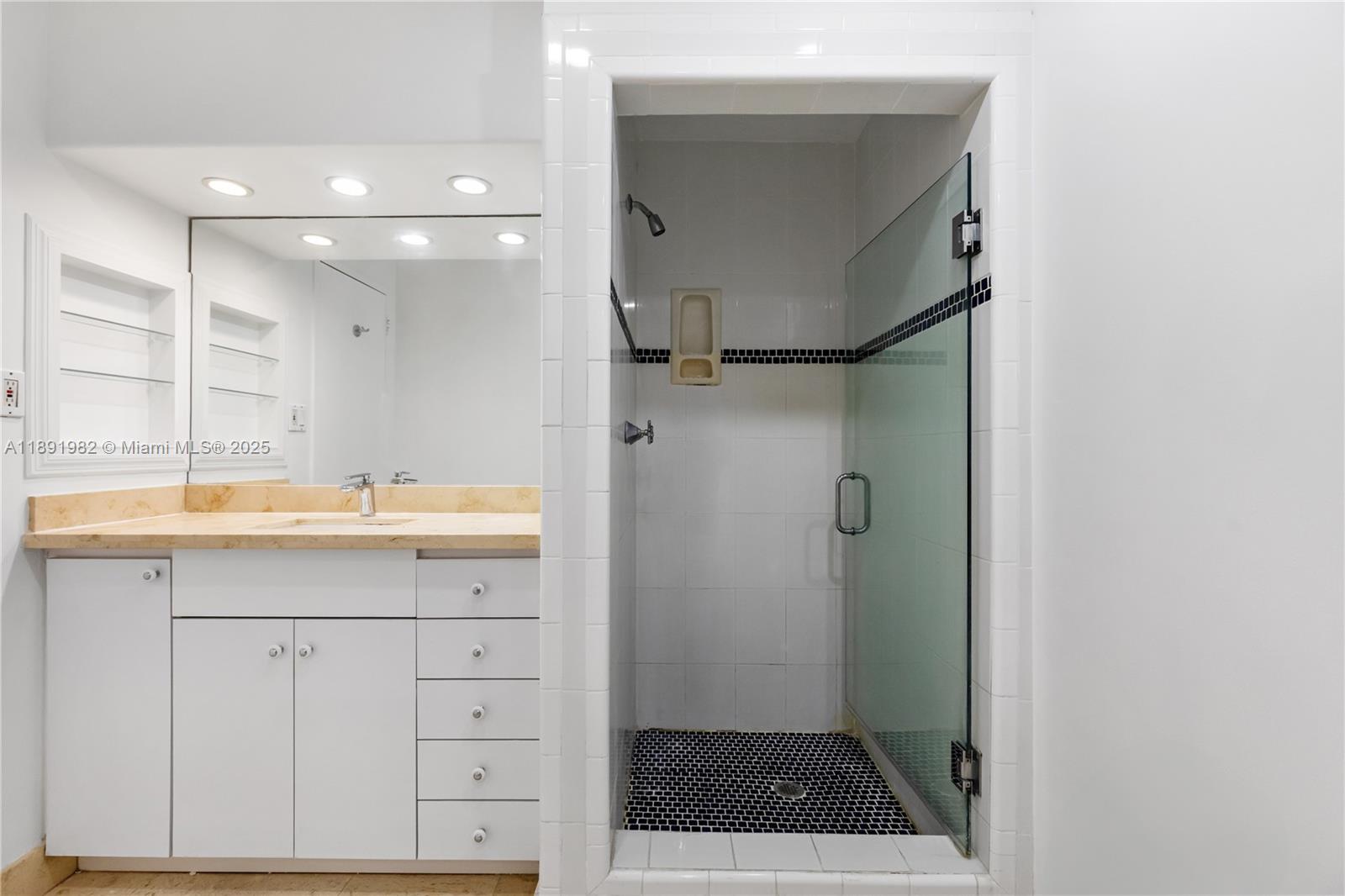 THE EXECUTIVE CONDO - Residential Lease