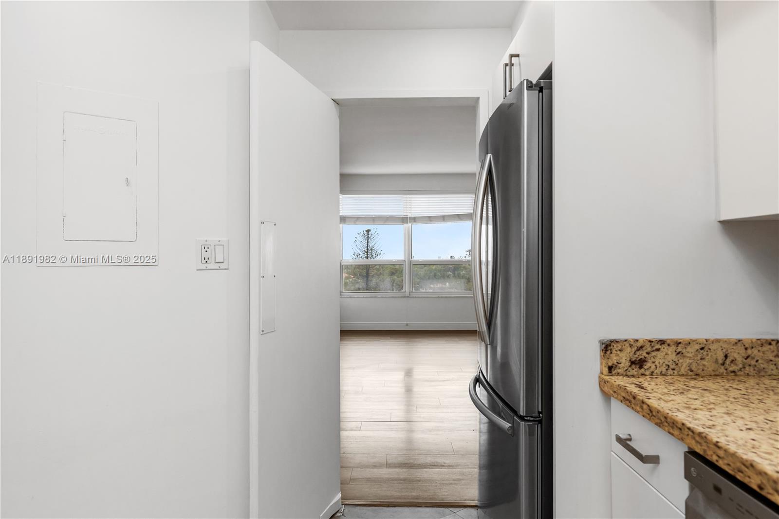 THE EXECUTIVE CONDO - Residential Lease