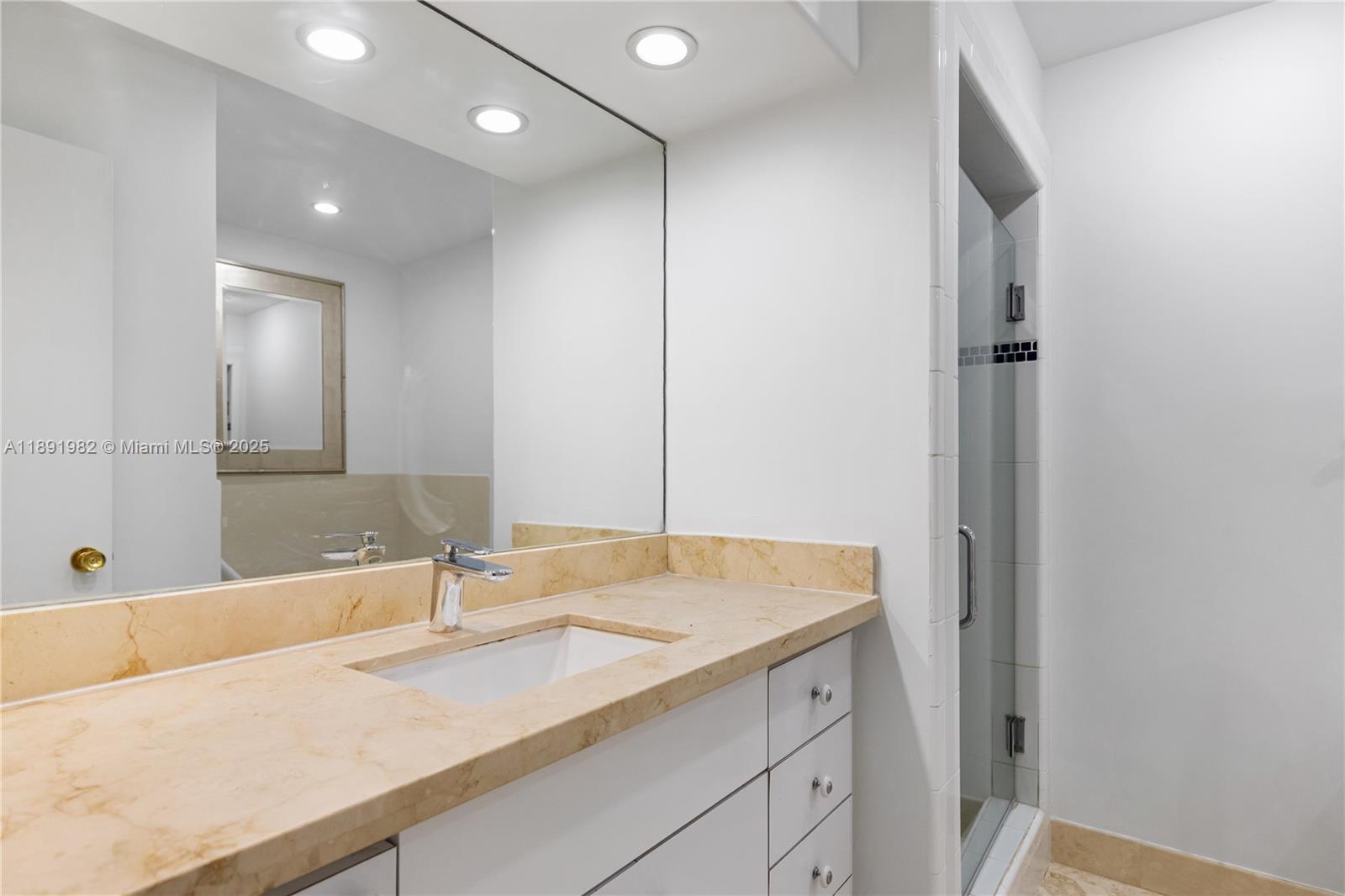 THE EXECUTIVE CONDO - Residential Lease
