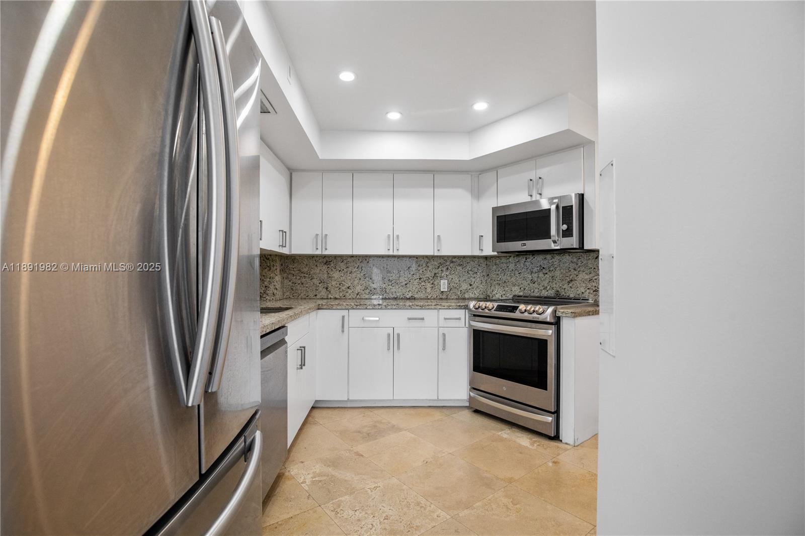 THE EXECUTIVE CONDO - Residential Lease