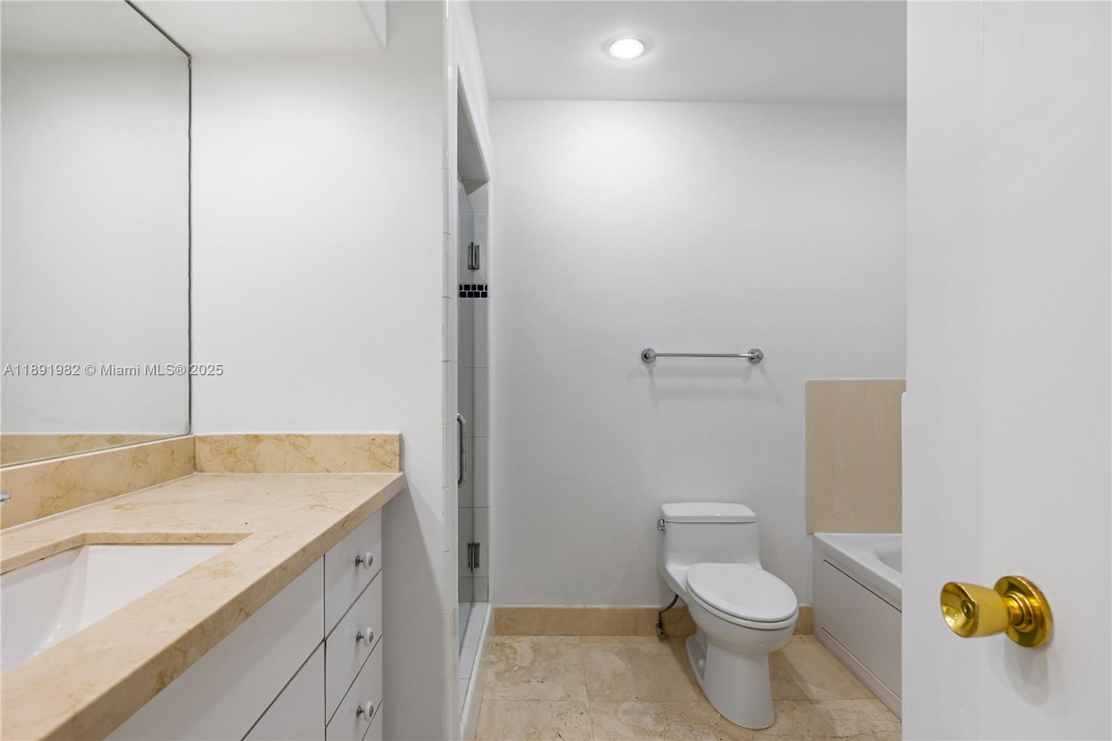 THE EXECUTIVE CONDO - Residential Lease