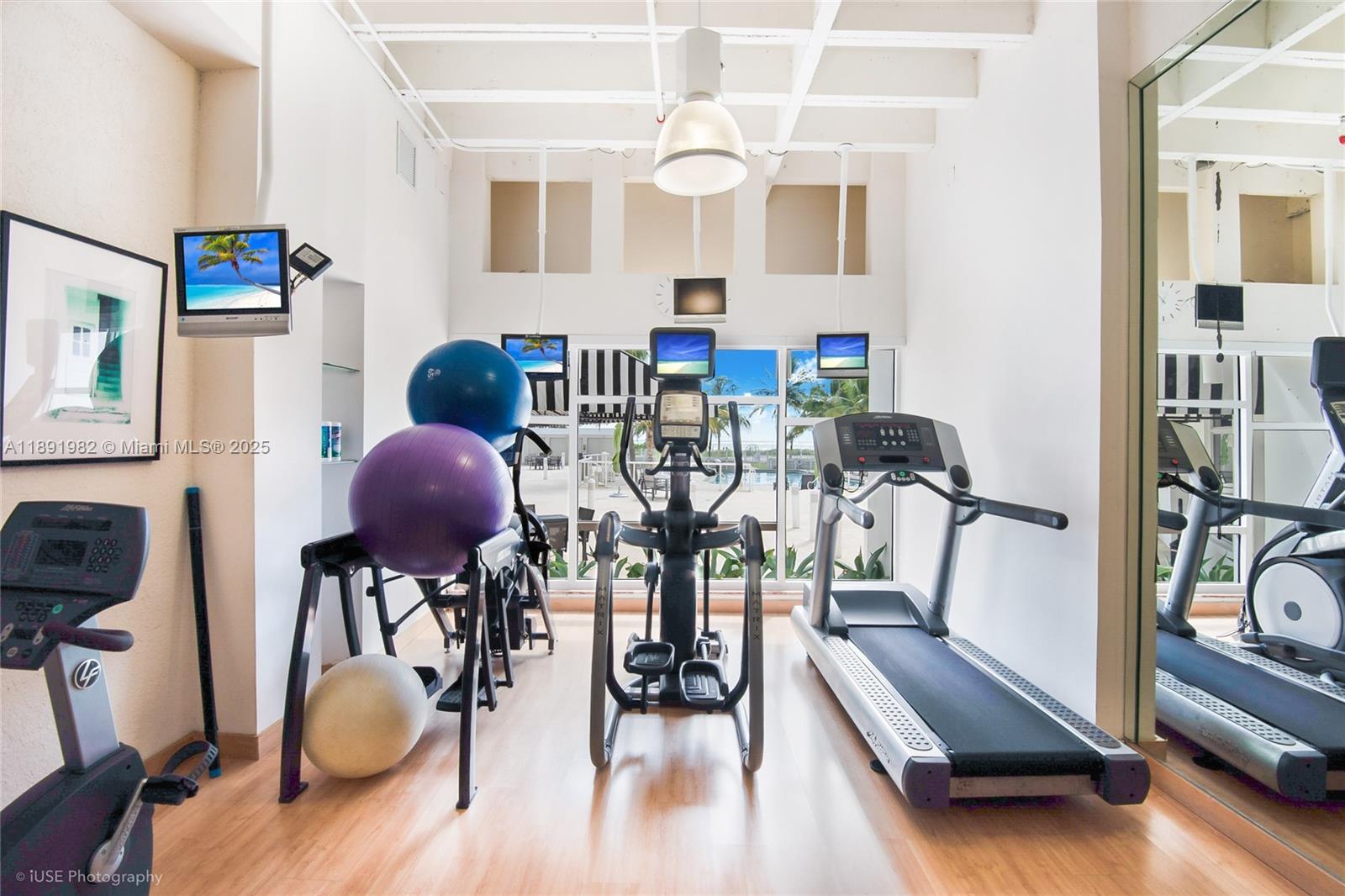 THE EXECUTIVE CONDO - Residential Lease