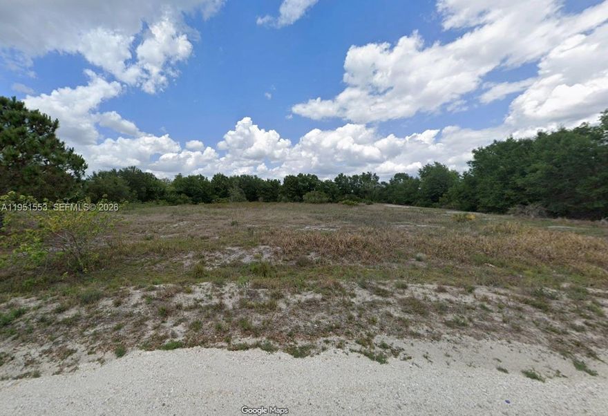 0.26 acres 11,337 sq ft vacant land for sale on 1906 W Bermuda Rd in Avon Park Lakes, Avon Park, Highlands County, Florida. No HOA. This lot is located close to Highway 27, the Avon Park Airport, Walmart, restaurants and shops. Orange groves. Property Use: 00 / VACANT RESIDENTIAL Land Use: SFR (0100) Zoning: R1 Lot Size: 0.2603 acres / 11,337 sf Subdivision: AVON PARK LAKES Census Tract/Block: 960400 / 4103 Twn: 33 / Rng: 28 / Sec: 01. Latitude: 27.600025 Longitude: -81.533277