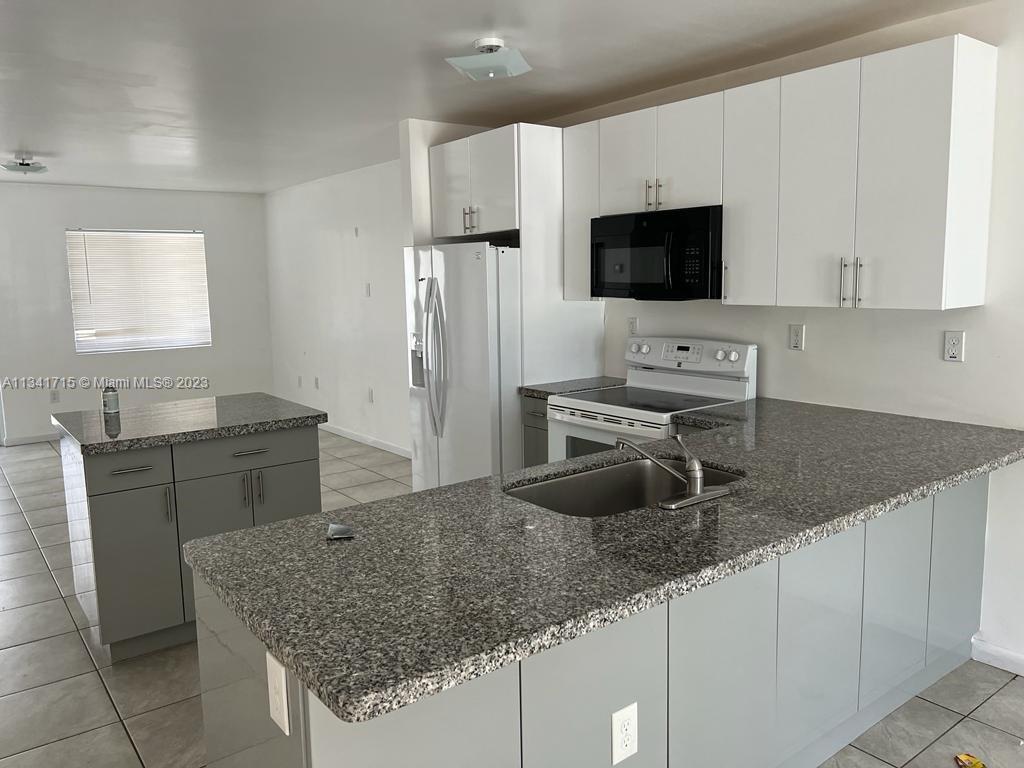 PERRINE GARDENS SUB NO 5 - Residential Lease