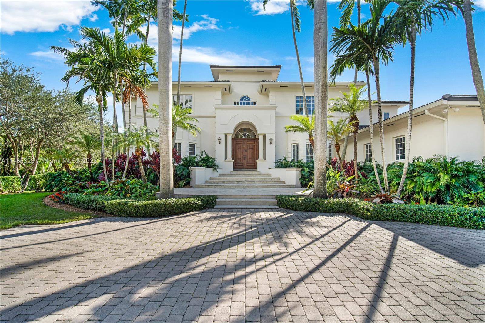 TOWN & RANCH ESTS - Residential