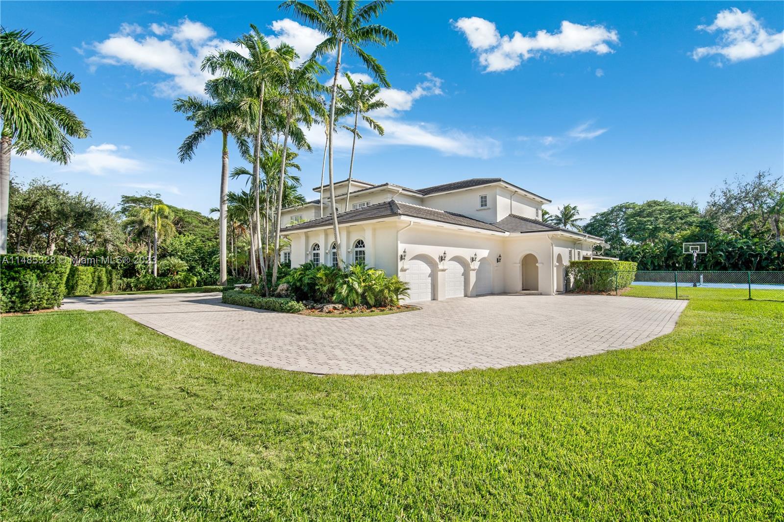 TOWN & RANCH ESTS - Residential