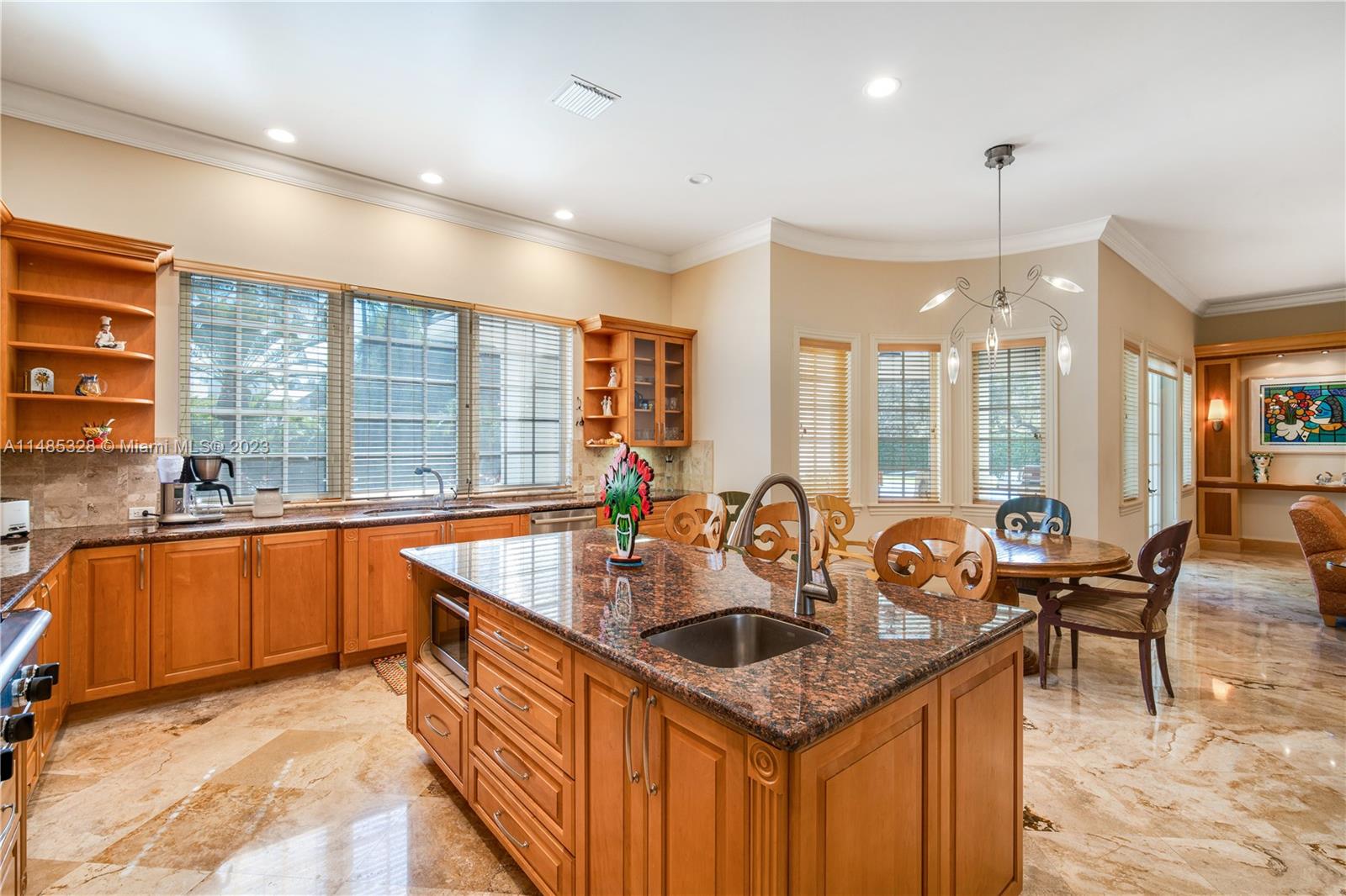 TOWN & RANCH ESTS - Residential