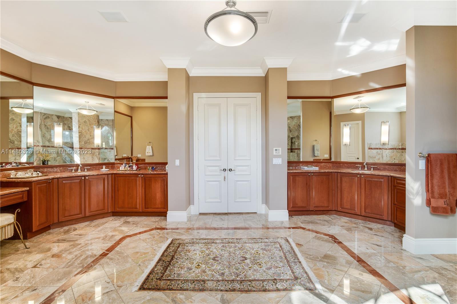 TOWN & RANCH ESTS - Residential