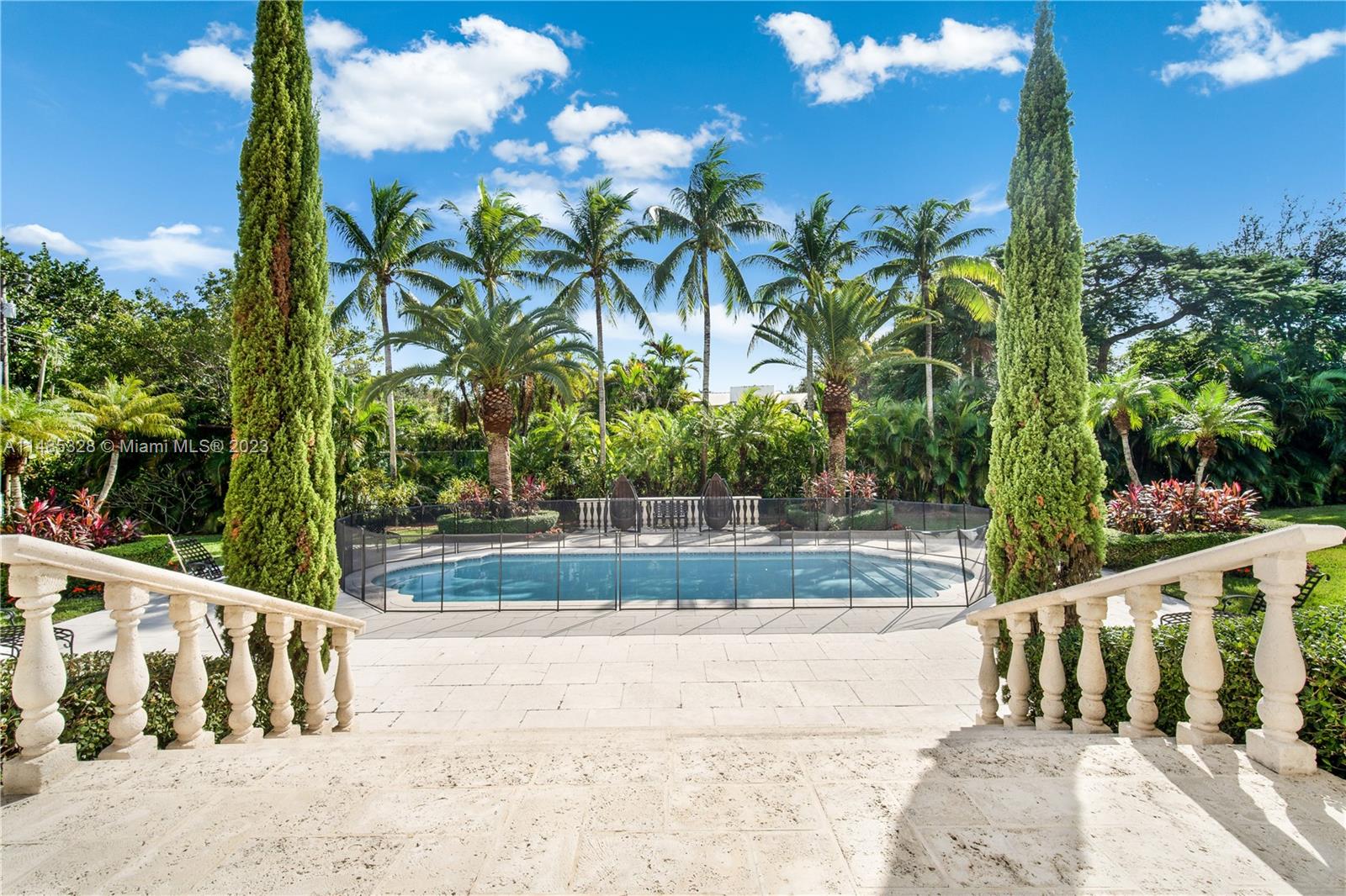 TOWN & RANCH ESTS - Residential