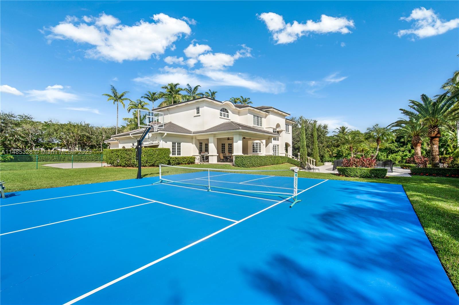 TOWN & RANCH ESTS - Residential