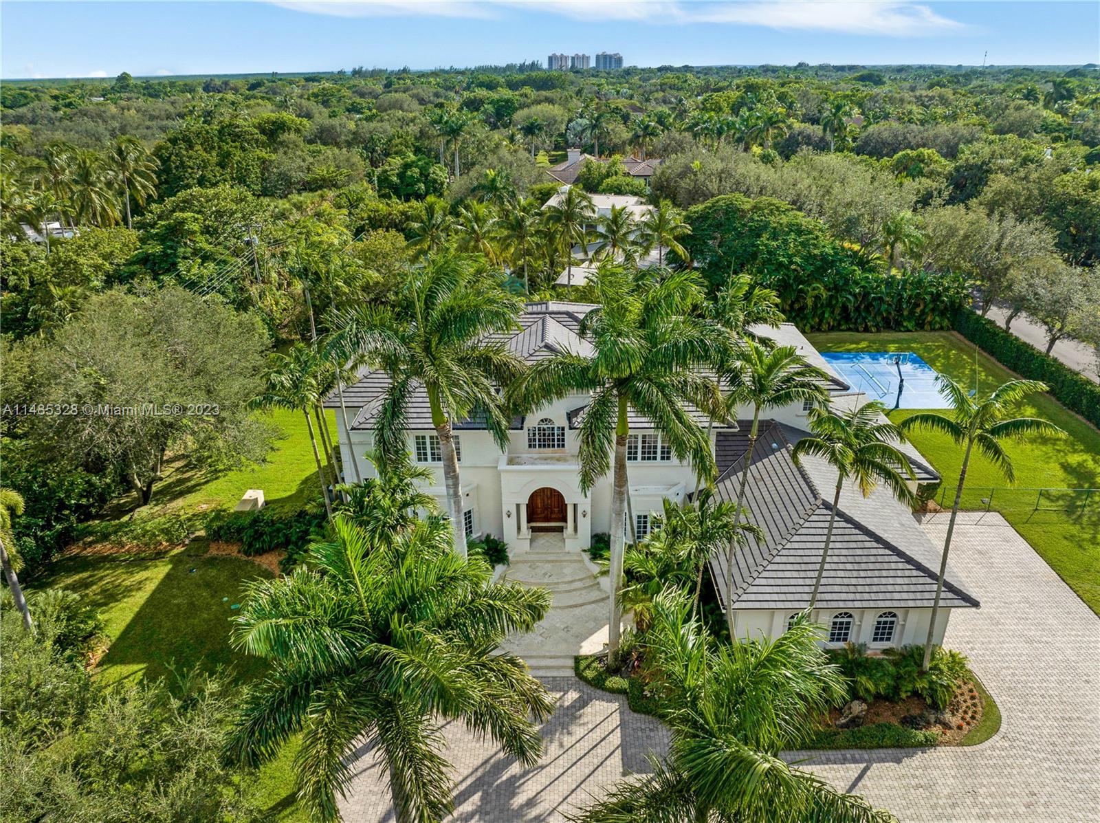 TOWN & RANCH ESTS - Residential