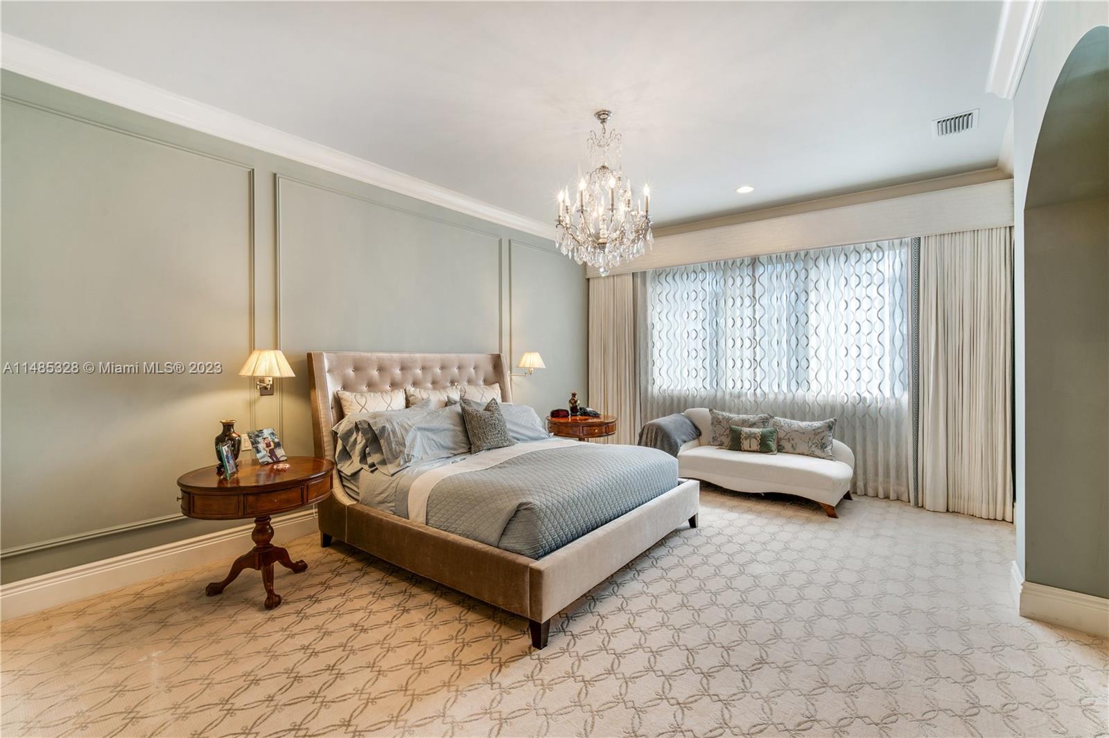 TOWN & RANCH ESTS - Residential