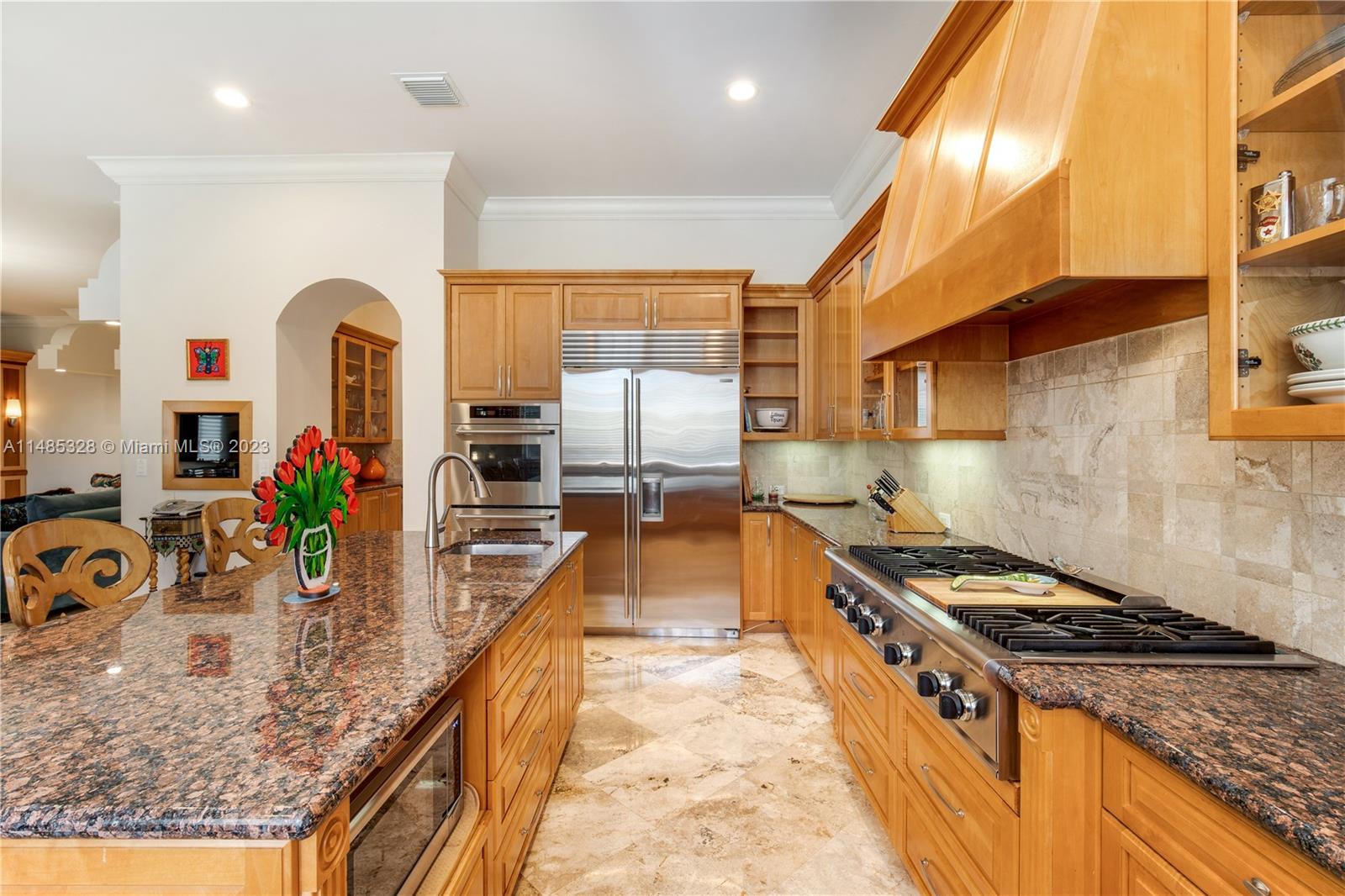 TOWN & RANCH ESTS - Residential