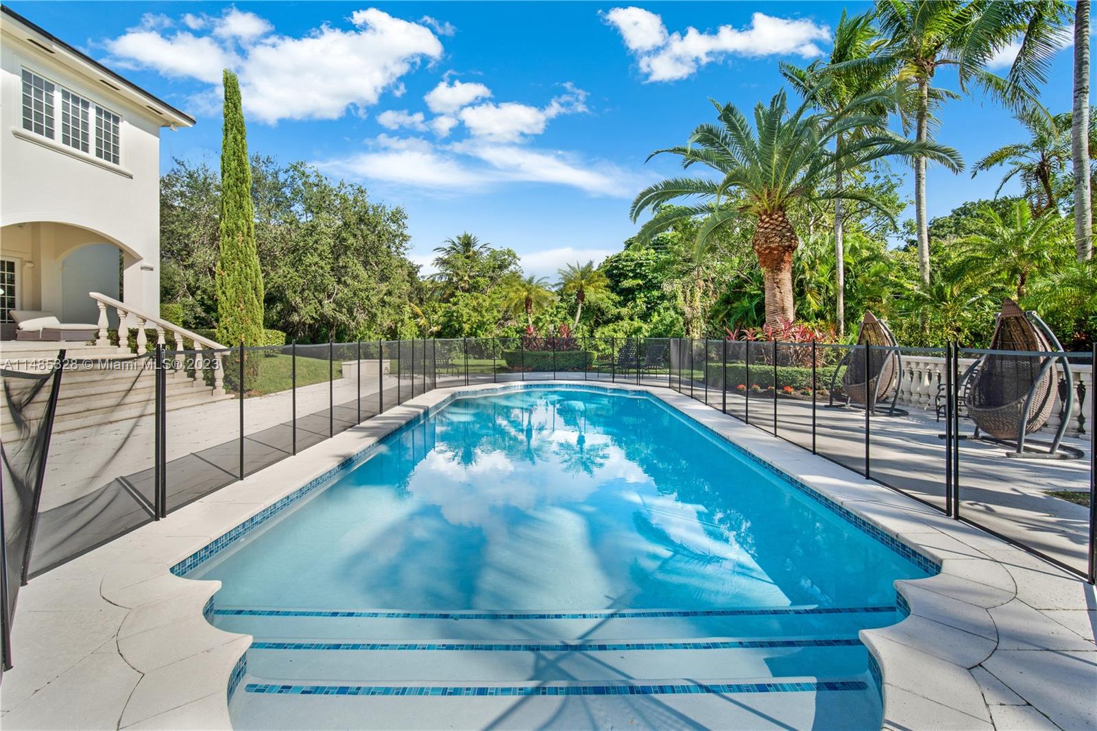 TOWN & RANCH ESTS - Residential