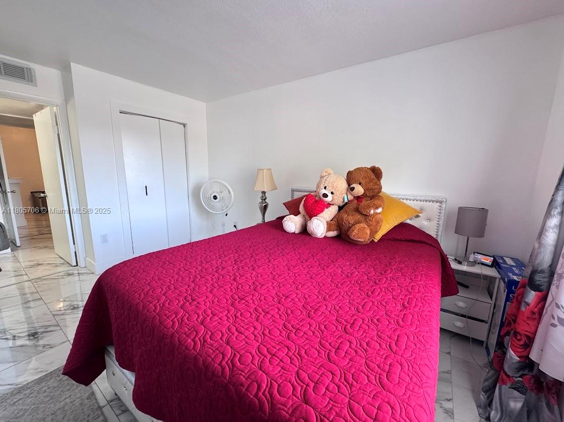 KENDALL LAKE TOWERS CONDO - Residential