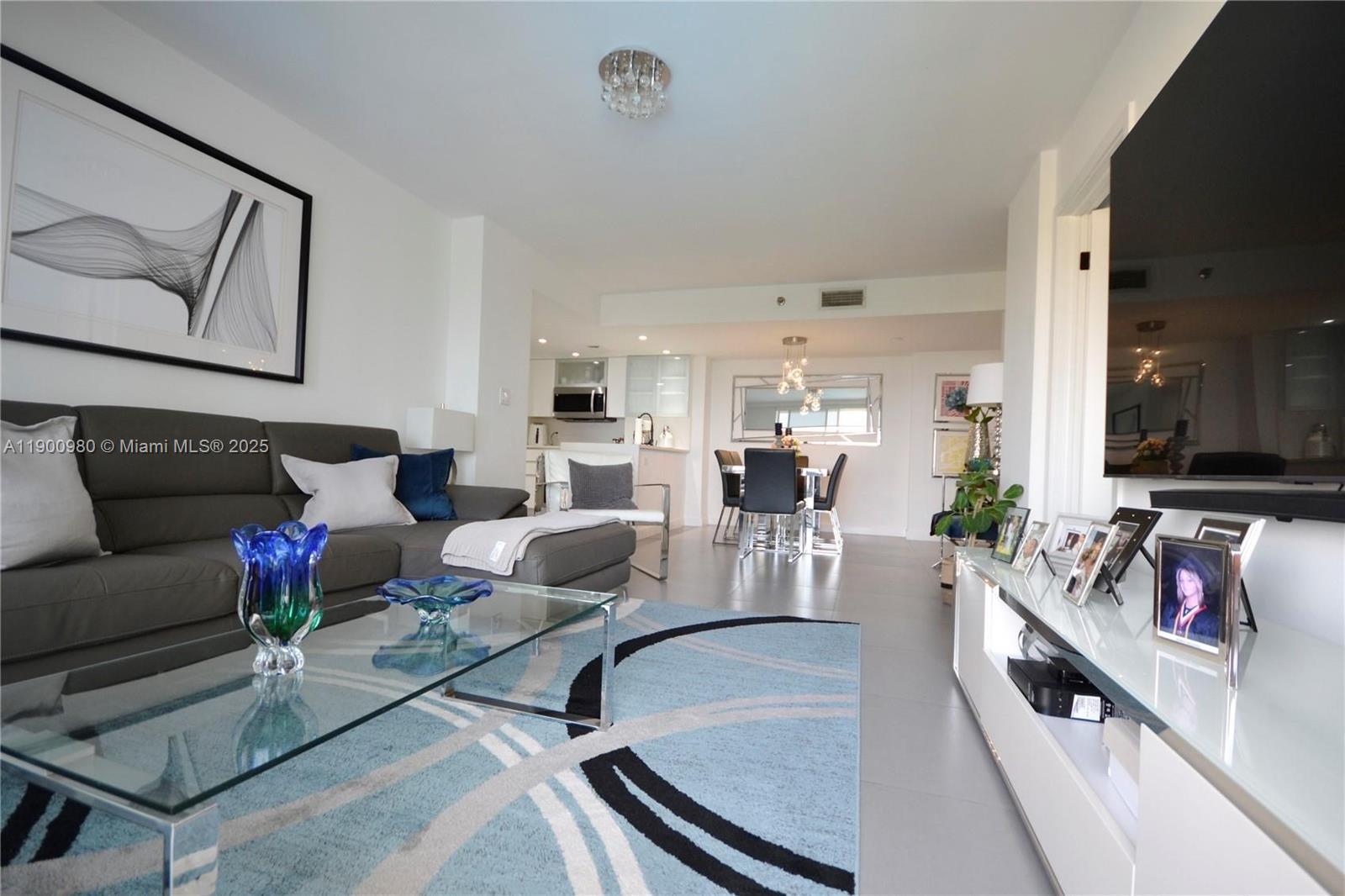 ISOLA CONDO - Residential