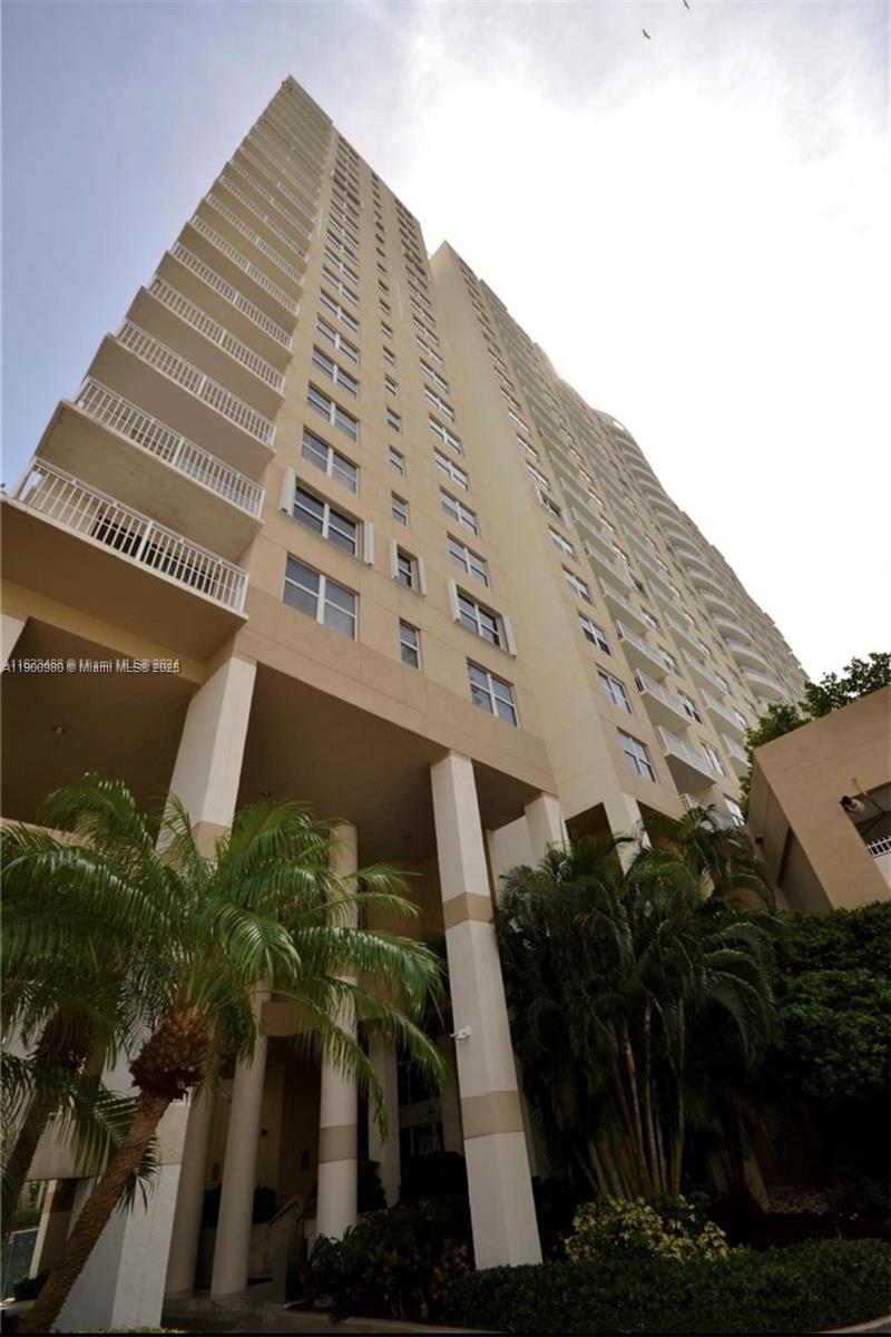 ISOLA CONDO - Residential