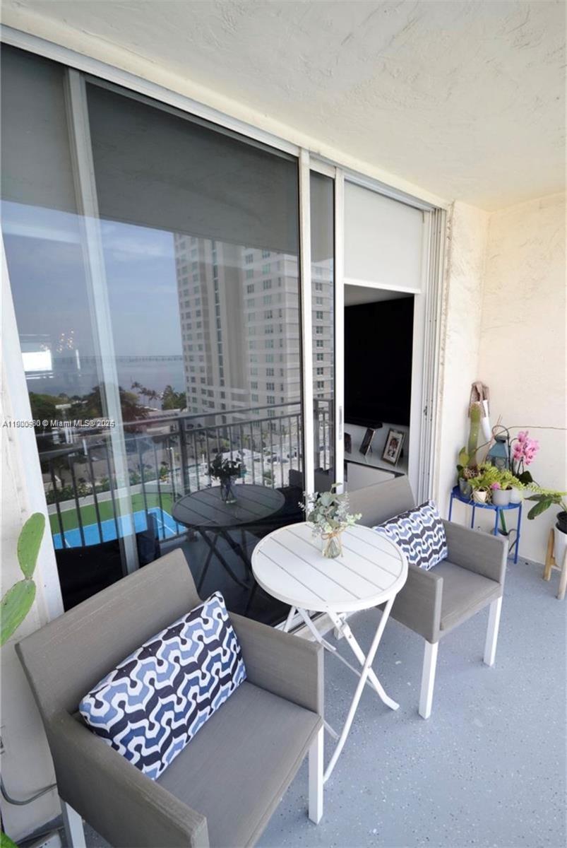 ISOLA CONDO - Residential