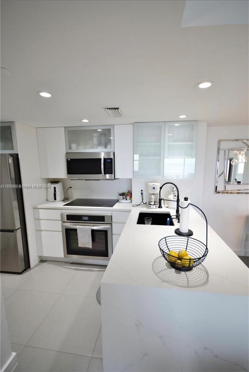 ISOLA CONDO - Residential