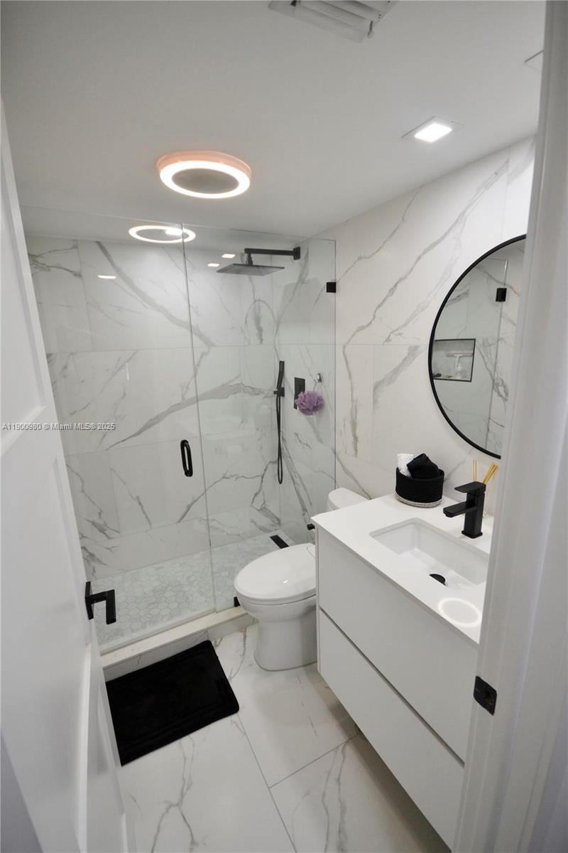 ISOLA CONDO - Residential