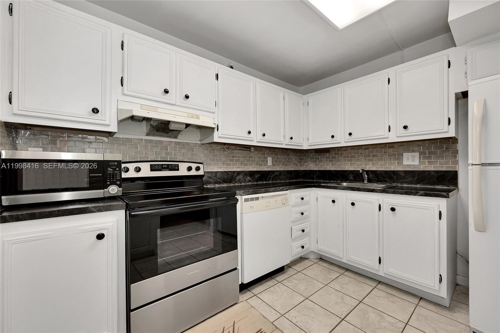 CEDAR GLENN CONDO APTS EA - Residential