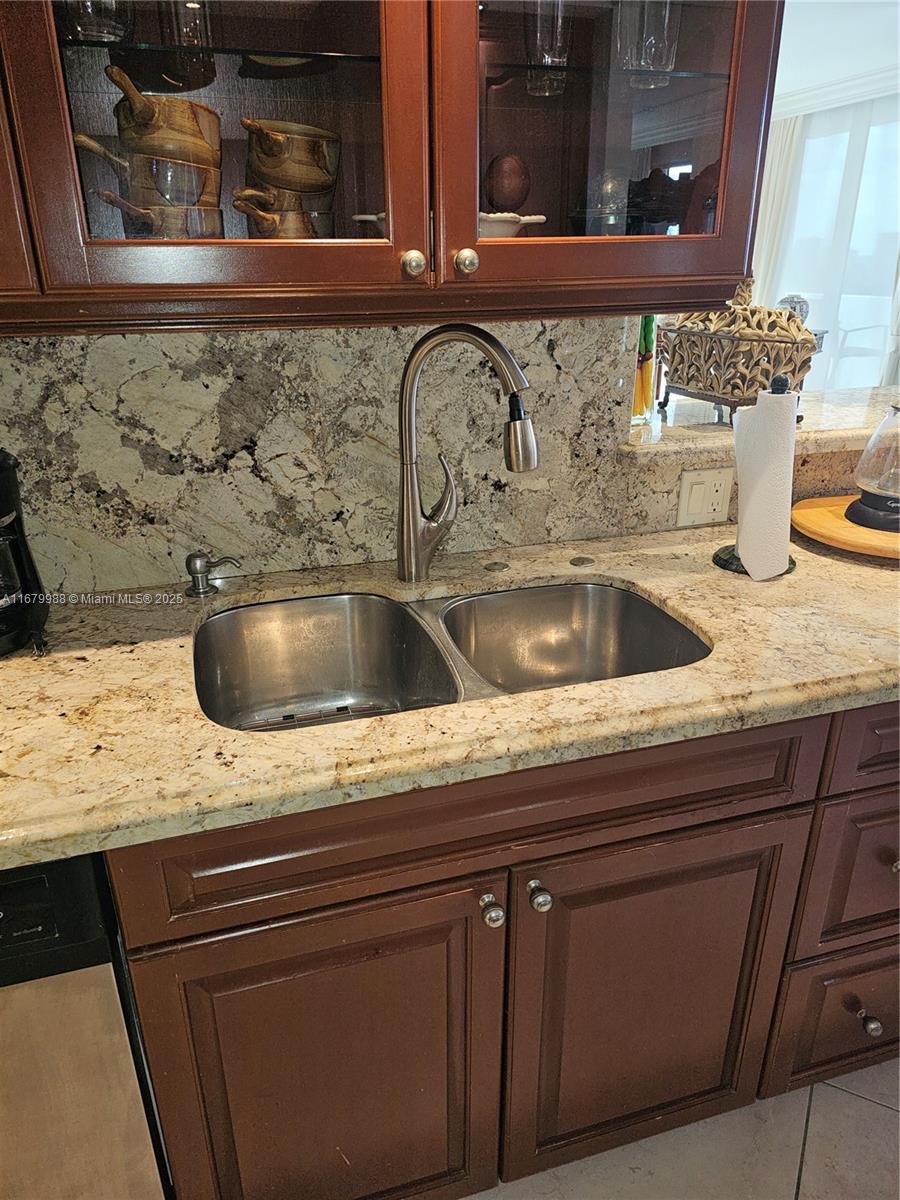 AVANT GARDE CONDO - Residential Lease