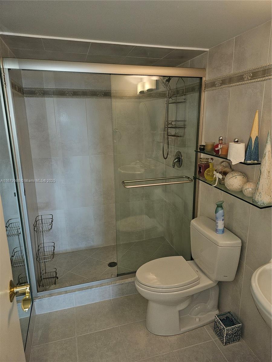 AVANT GARDE CONDO - Residential Lease