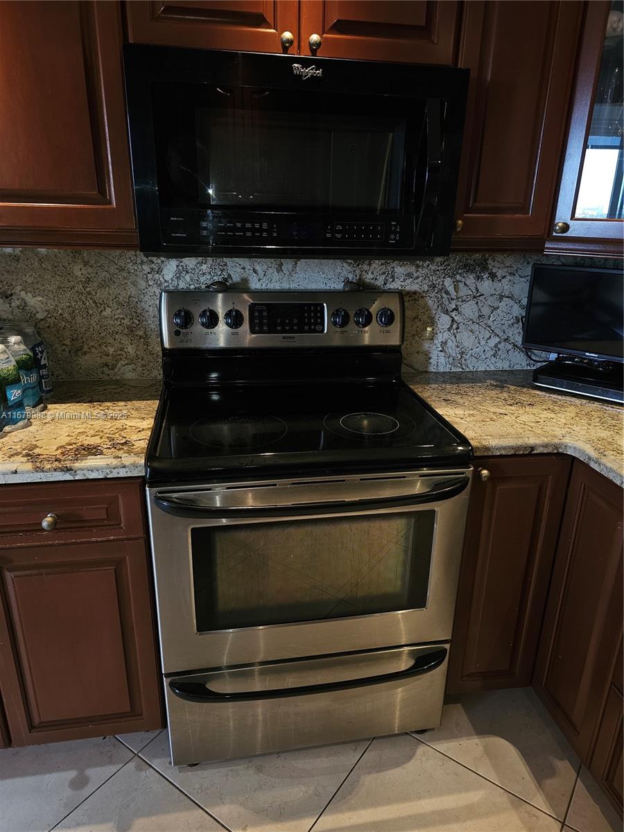 AVANT GARDE CONDO - Residential Lease