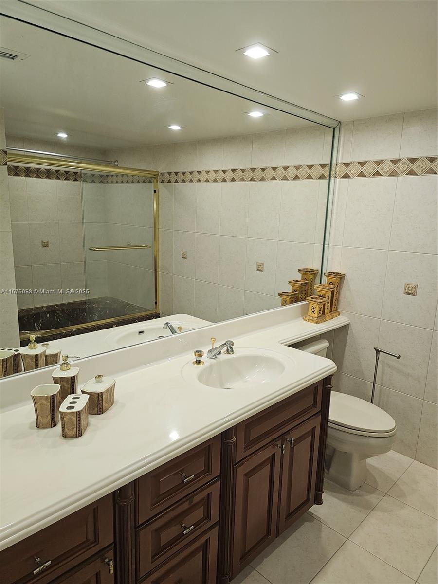 AVANT GARDE CONDO - Residential Lease