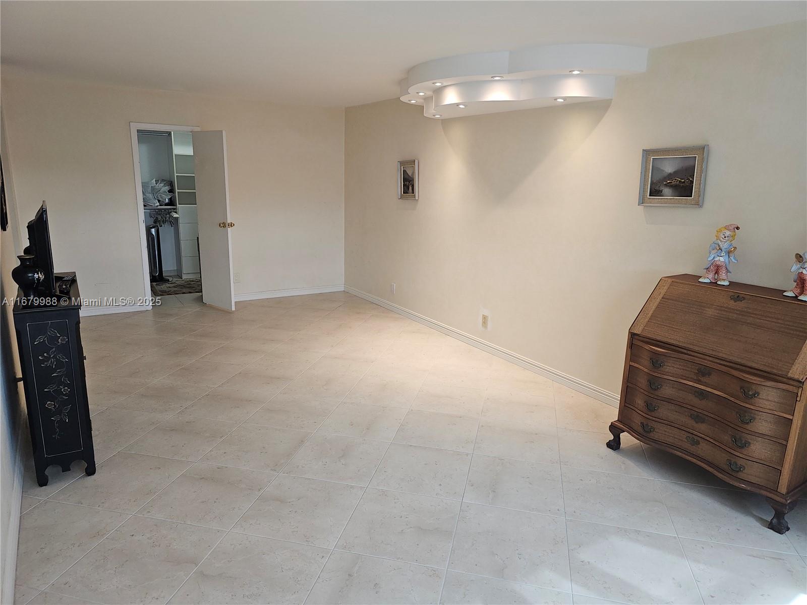 AVANT GARDE CONDO - Residential Lease